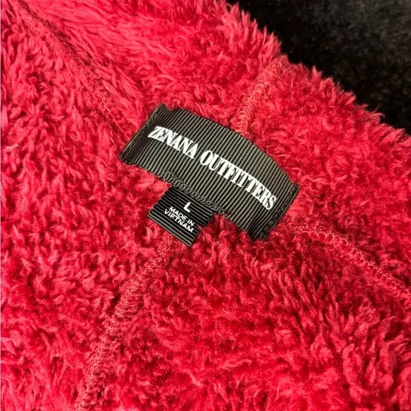 Zenana Outfitters Burgundy Fuzzy Vest - Picture 6 of 6